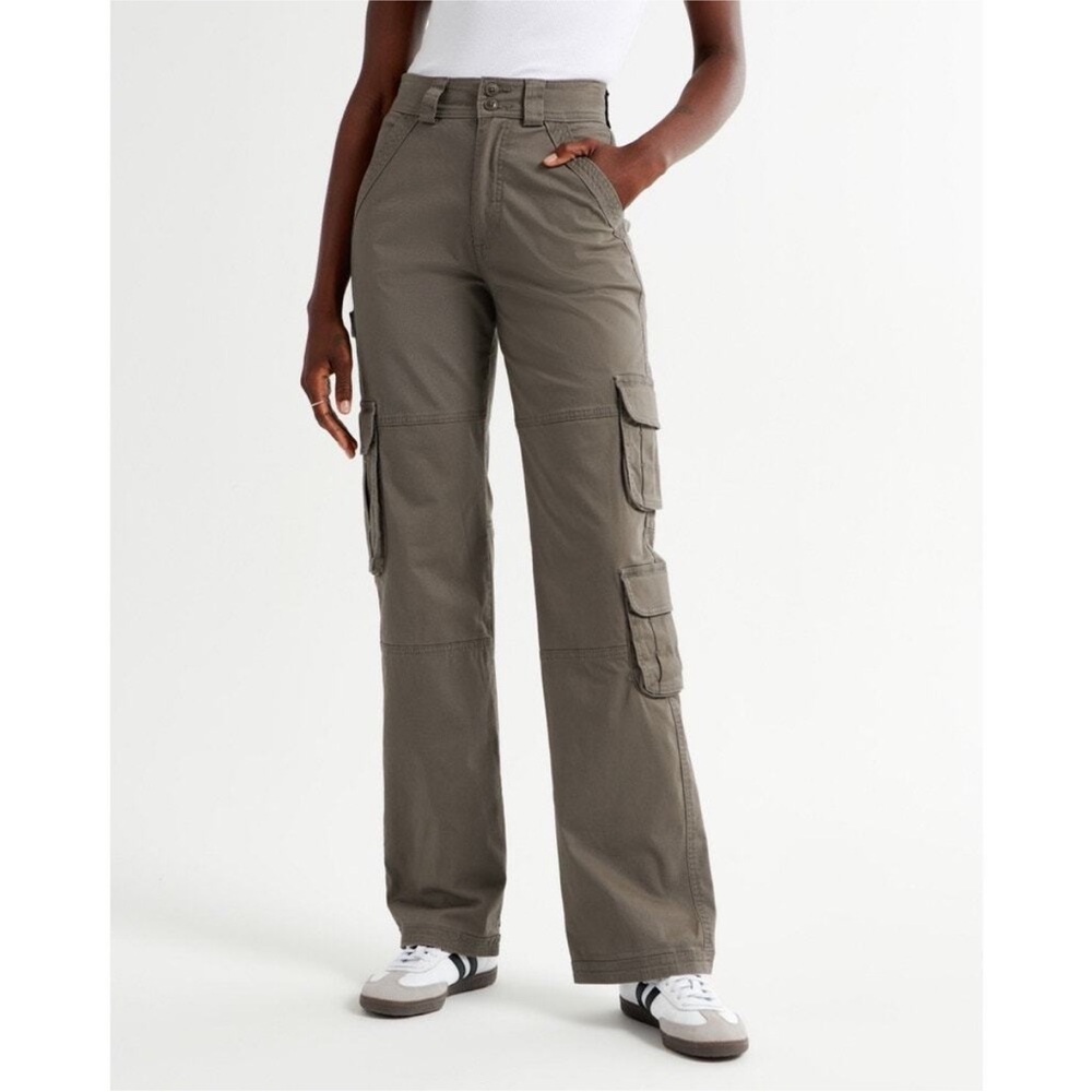 Abercrombie & Fitch Women’s Relaxed Cargo Pant